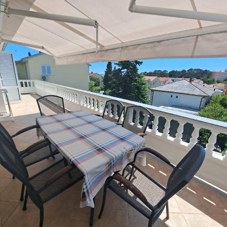 Apartmani Dijana Palit Екстериор снимка