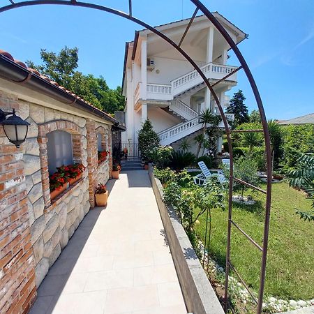 Apartmani Dijana Palit Екстериор снимка