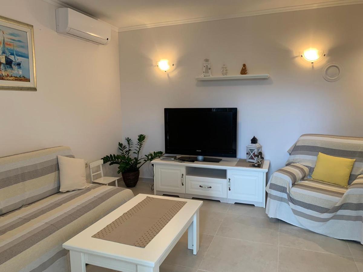 Apartmani Dijana Palit Екстериор снимка
