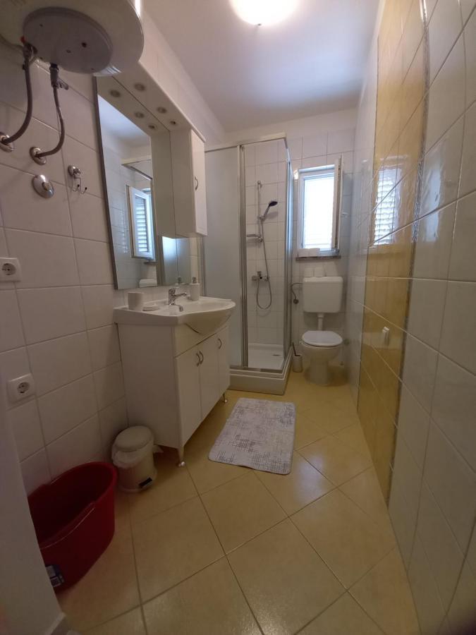 Apartmani Dijana Palit Екстериор снимка