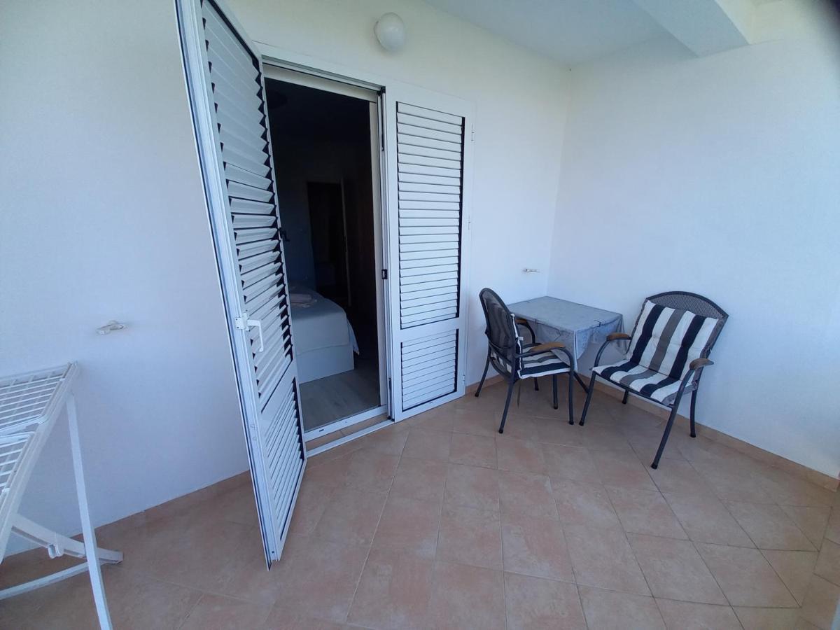 Apartmani Dijana Palit Екстериор снимка