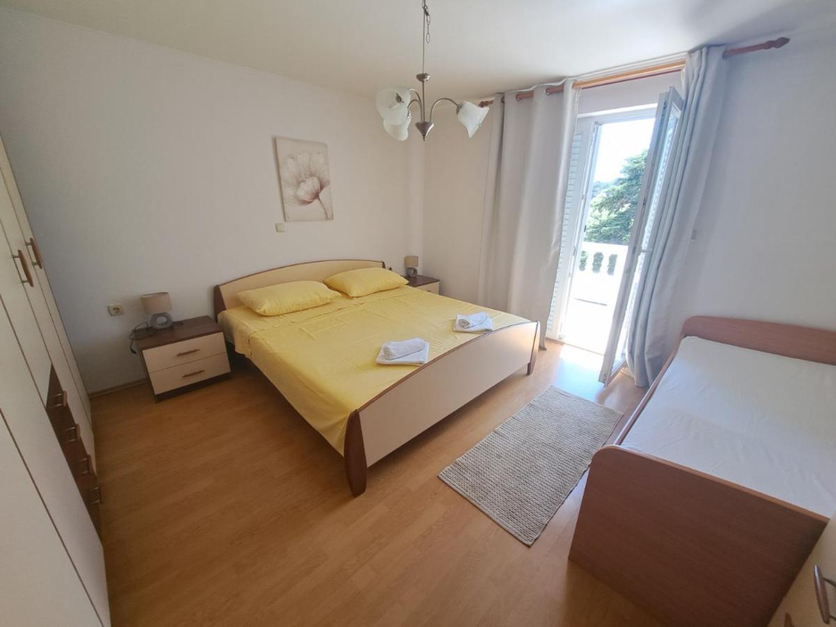 Apartmani Dijana Palit Екстериор снимка