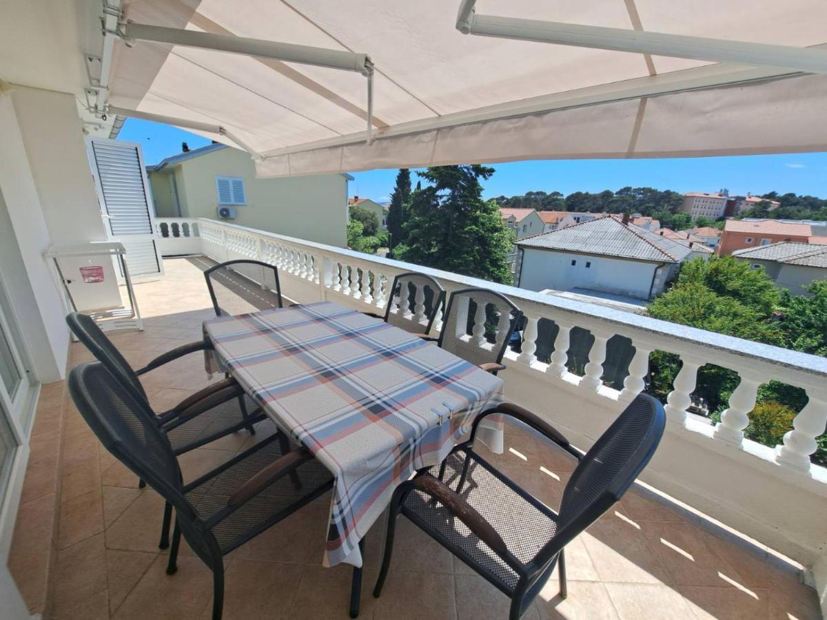 Apartmani Dijana Palit Екстериор снимка