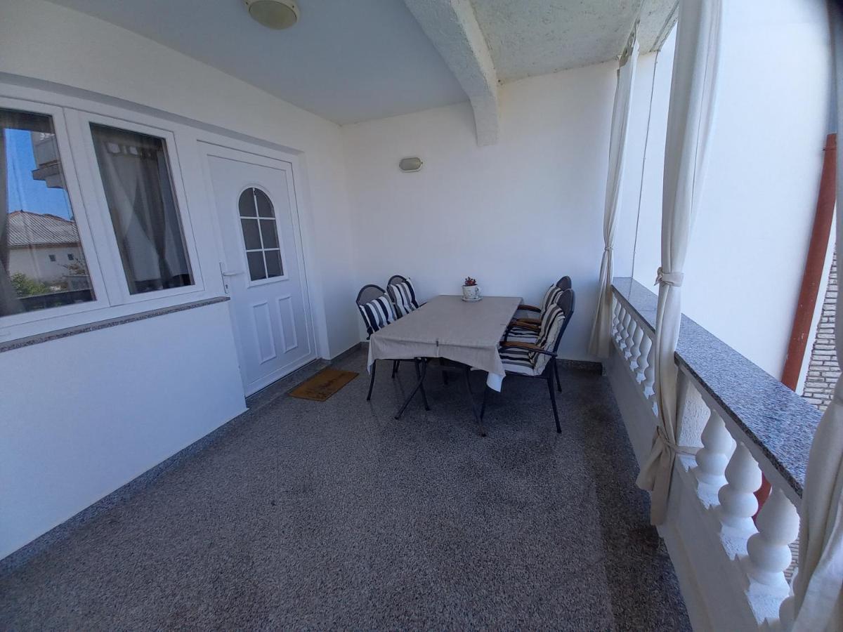 Apartmani Dijana Palit Екстериор снимка