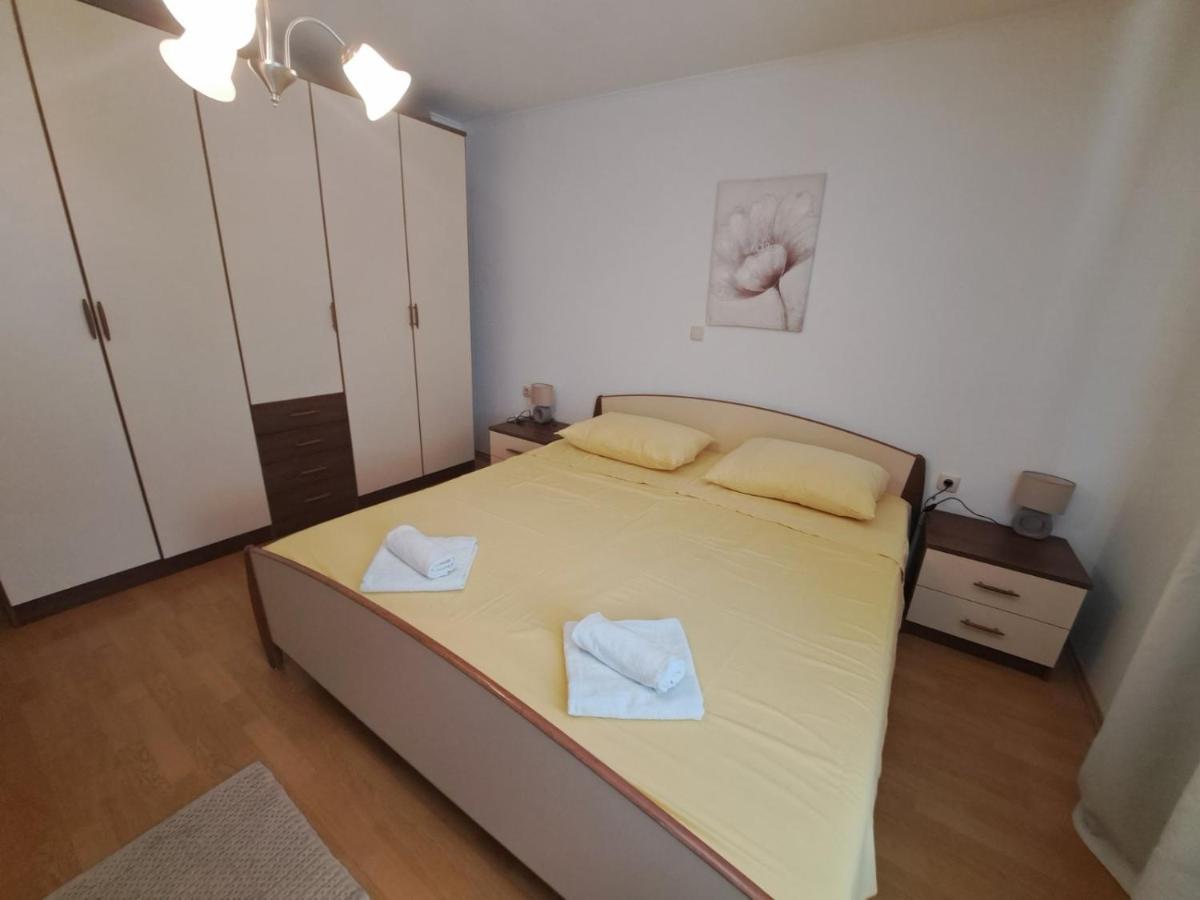 Apartmani Dijana Palit Екстериор снимка