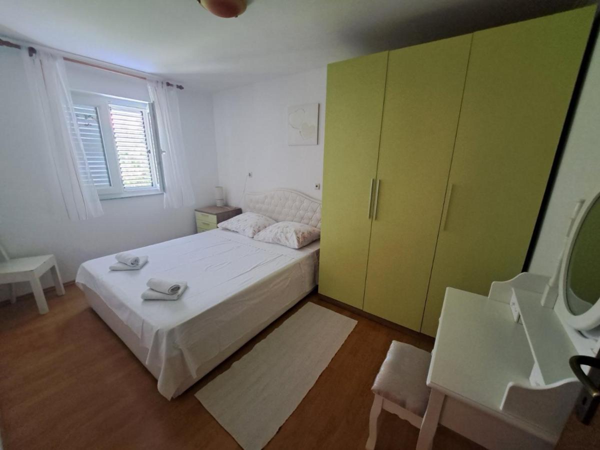 Apartmani Dijana Palit Екстериор снимка