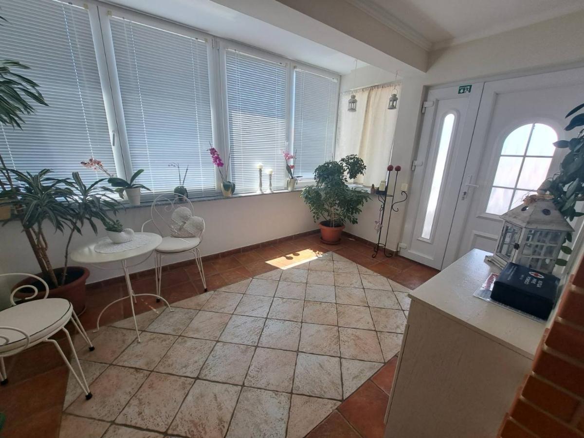 Apartmani Dijana Palit Екстериор снимка