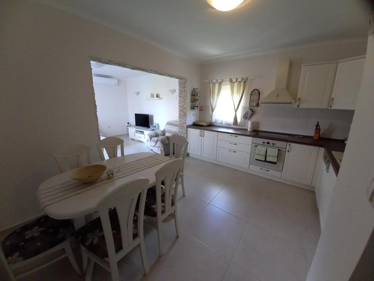 Apartmani Dijana Palit Екстериор снимка