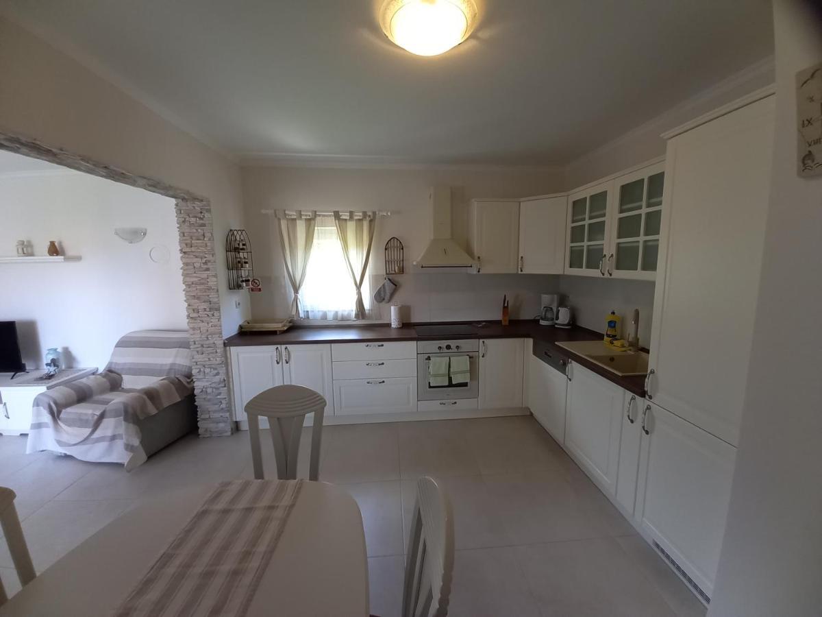 Apartmani Dijana Palit Екстериор снимка