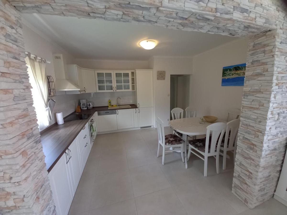 Apartmani Dijana Palit Екстериор снимка