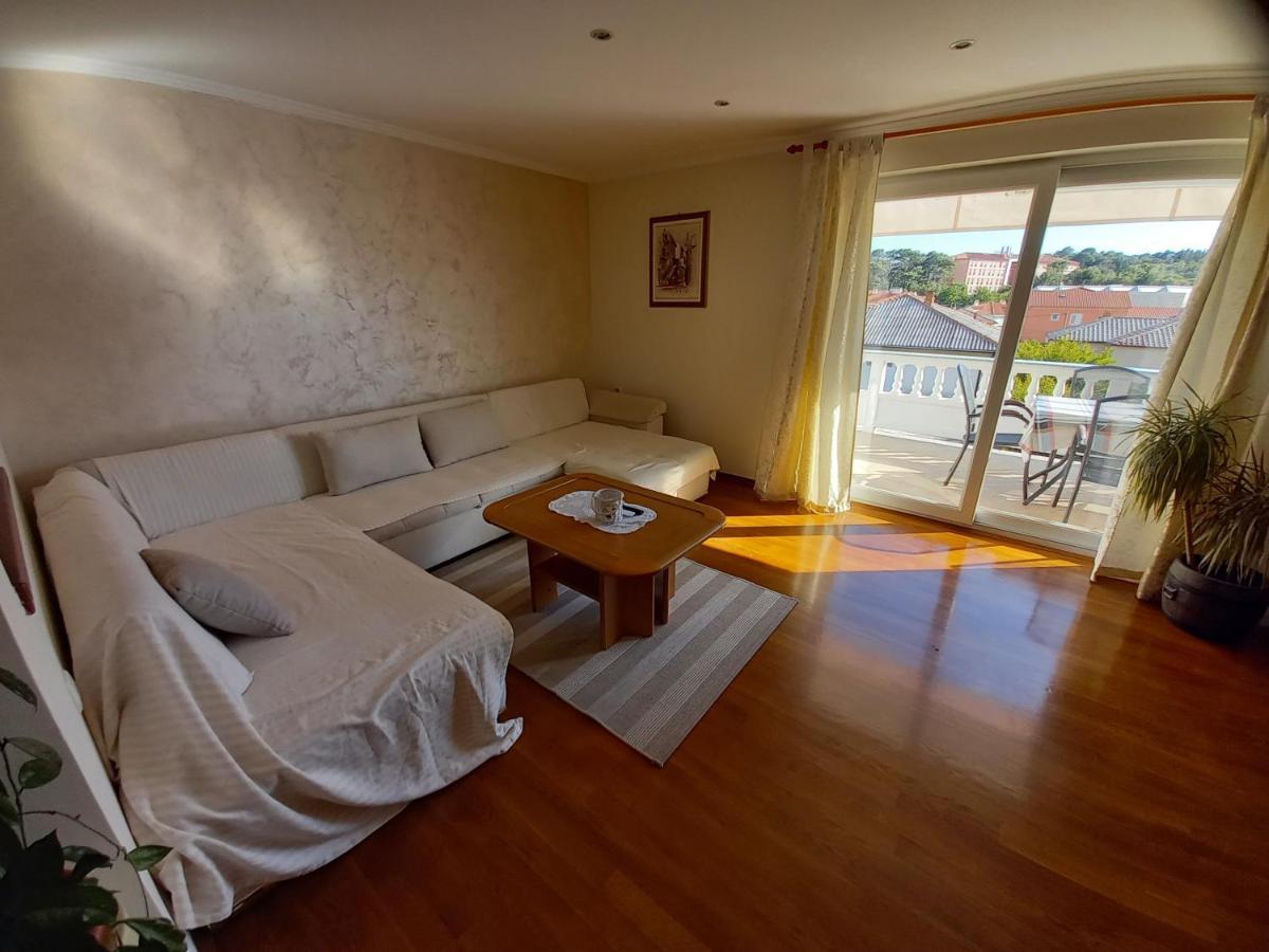 Apartmani Dijana Palit Екстериор снимка