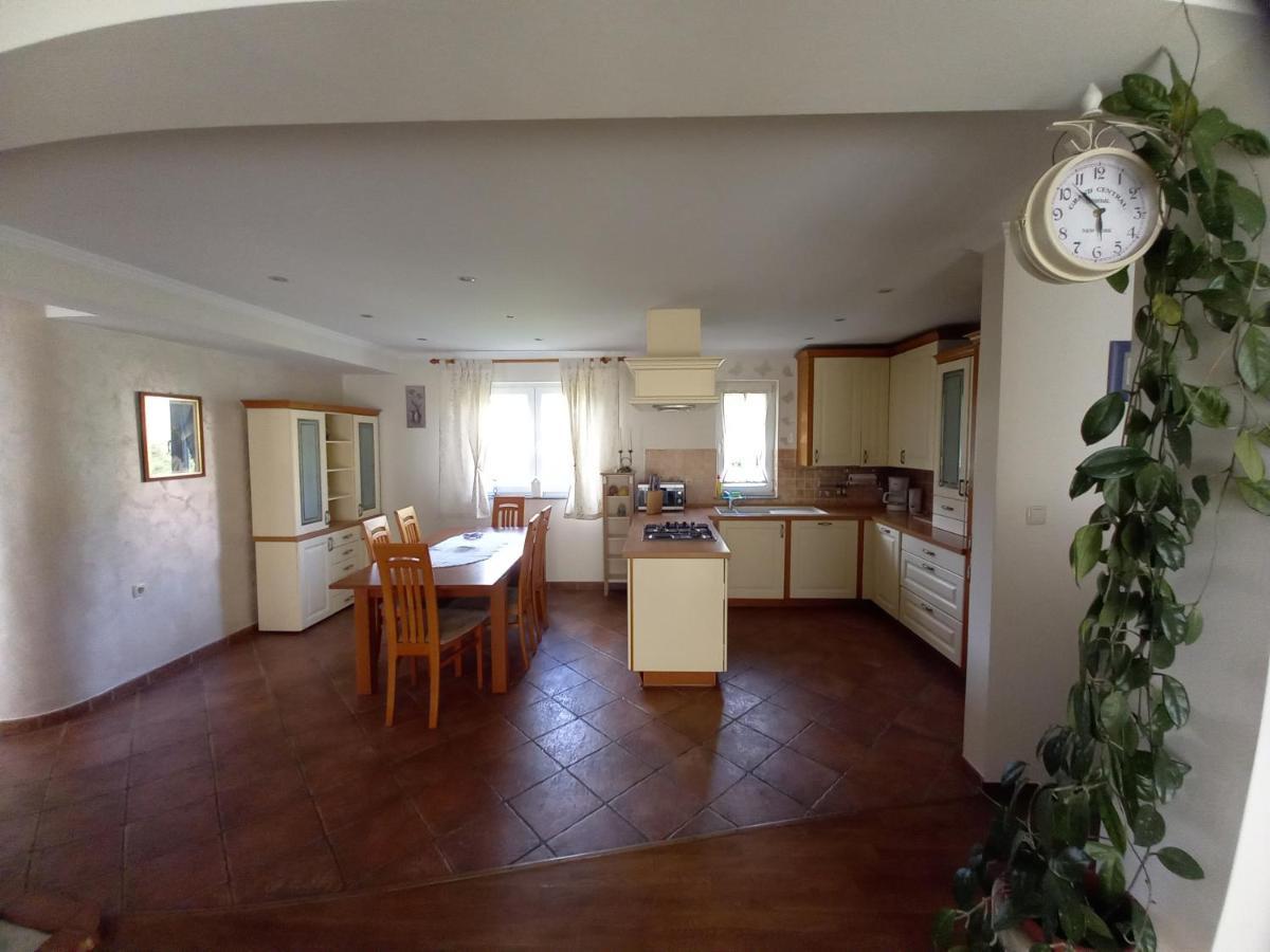 Apartmani Dijana Palit Екстериор снимка