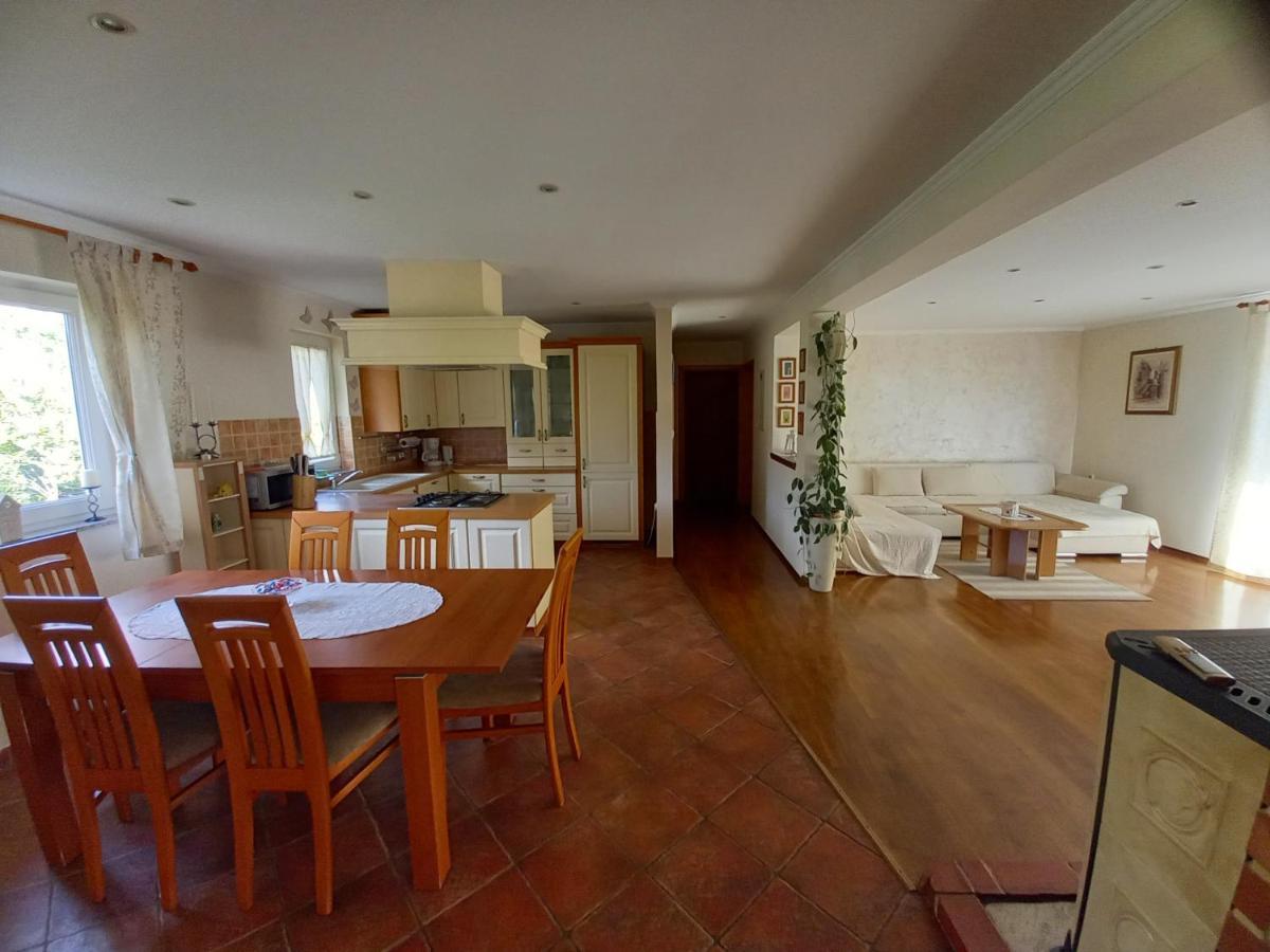 Apartmani Dijana Palit Екстериор снимка
