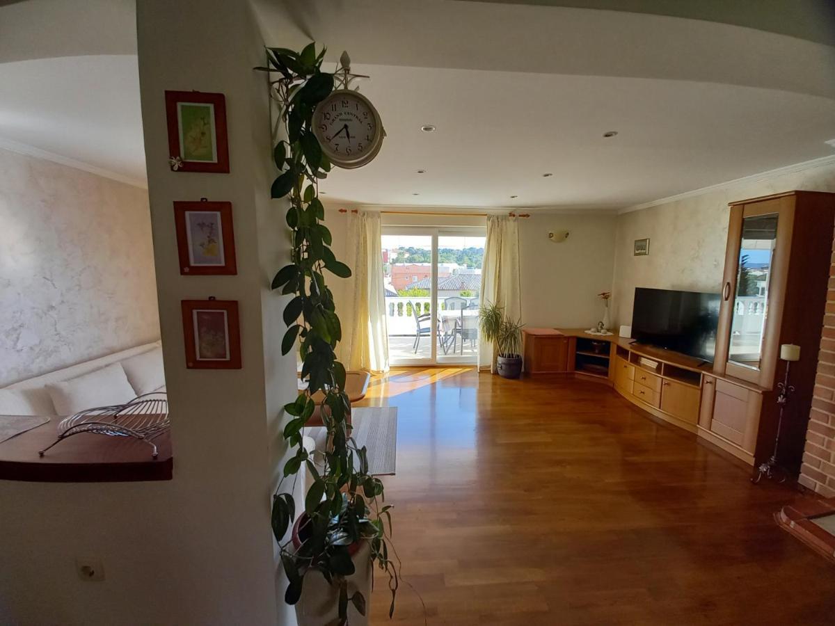 Apartmani Dijana Palit Екстериор снимка