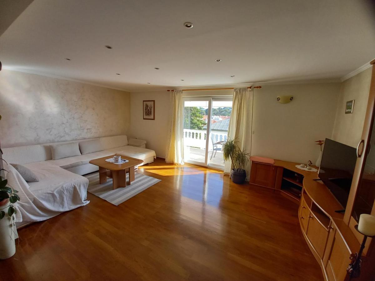 Apartmani Dijana Palit Екстериор снимка